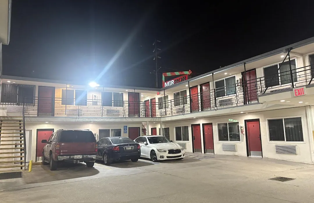 Mirror Motel exterior view in Los Angeles California